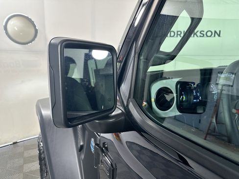 Used 2025 Jeep Wrangler Willys image 10