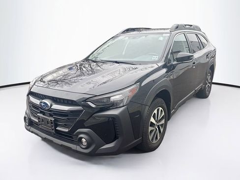 Used 2023 Subaru Outback Premium image 2