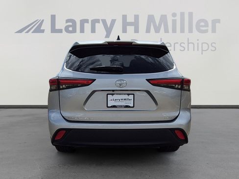 Used 2023 Toyota Highlander L image 4
