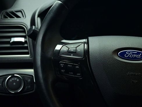 Used 2019 Ford Explorer XLT image 43