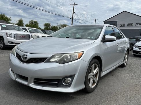 Used 2014 Toyota Camry SE w/ Moonroof Package FWD image 1