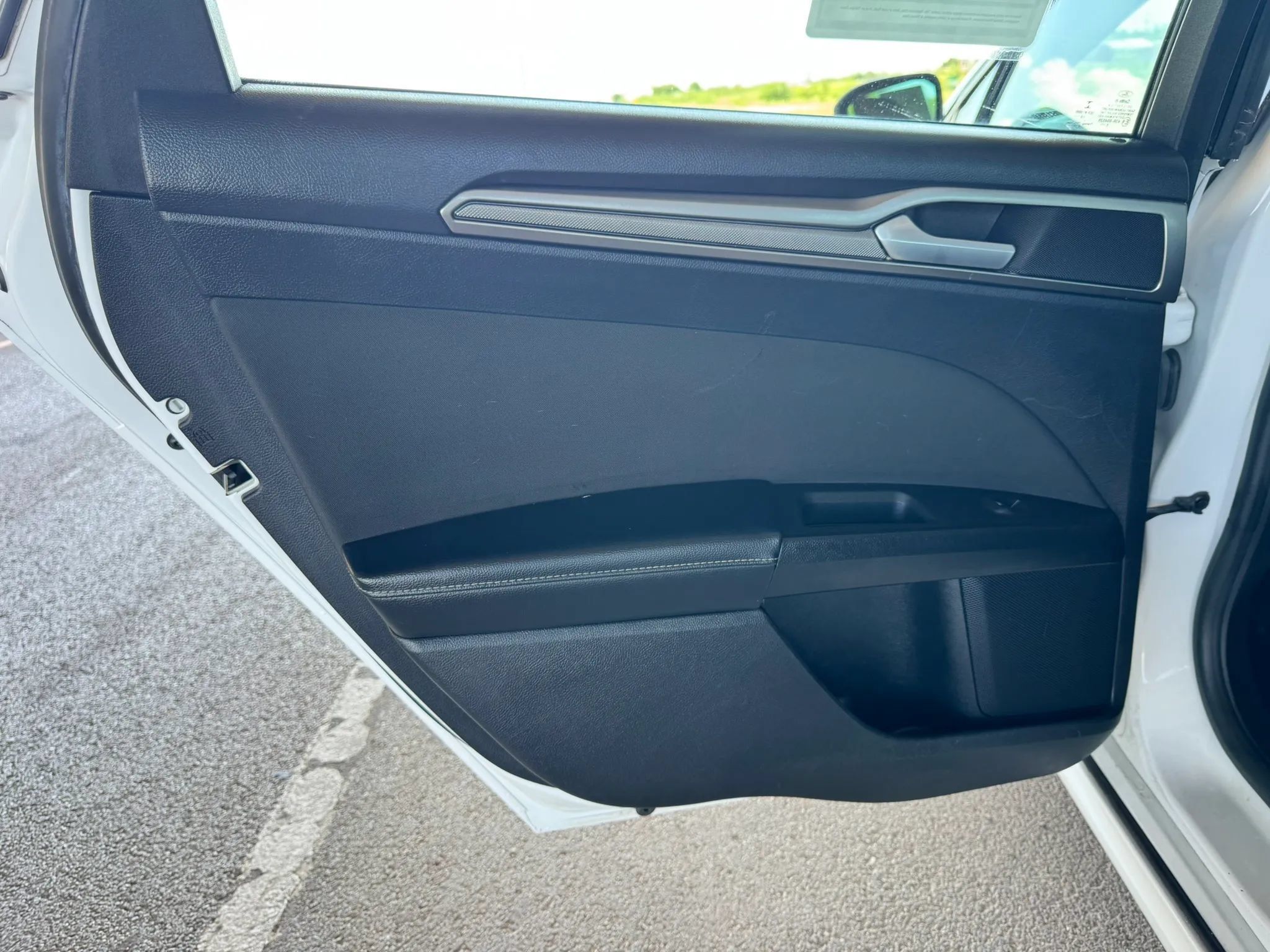 Used 2019 Ford Fusion SE FWD image 17