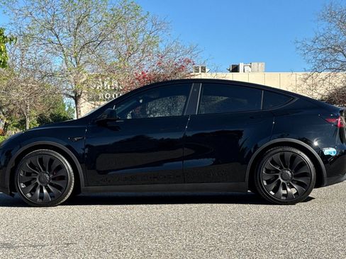 Used 2023 Tesla Model Y Performance image 7