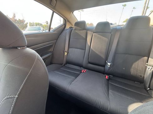 Used 2025 Nissan Altima 2.5 SV FWD image 35
