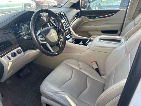 Used 2019 Cadillac Escalade ESV Luxury image 5