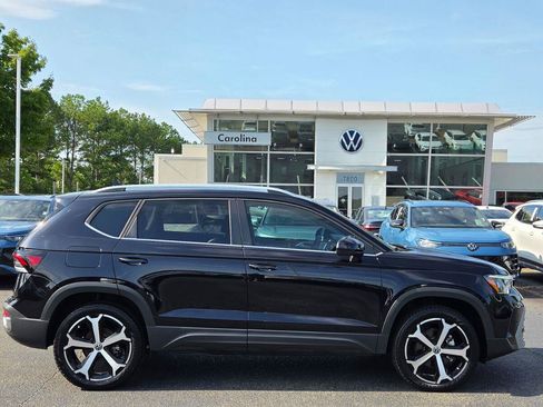 Used 2025 Volkswagen Taos SEL AWD/4WD image 7