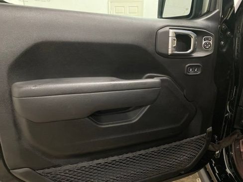 Used 2023 Jeep Wrangler Unlimited w/ Sun & Screen Package AWD/4WD image 15
