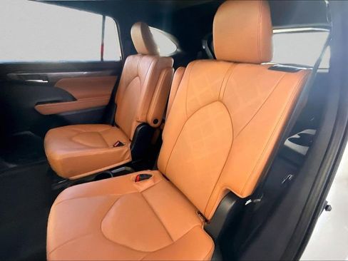 Used 2026 Toyota Highlander Platinum image 21