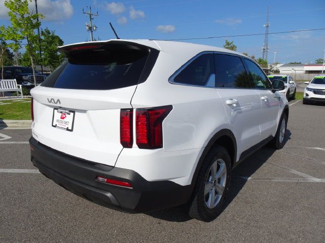 Used 2023 Kia Sorento LX FWD image 4