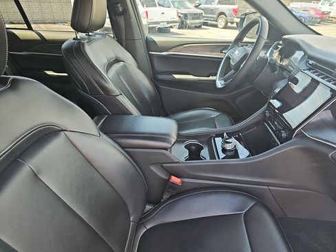 Used 2024 Jeep Grand Cherokee Limited AWD/4WD image 10