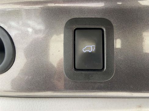 Used 2015 Toyota Highlander XLE image 10