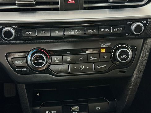 Used 2022 Kia Niro EX w/ Cold Weather Package image 24