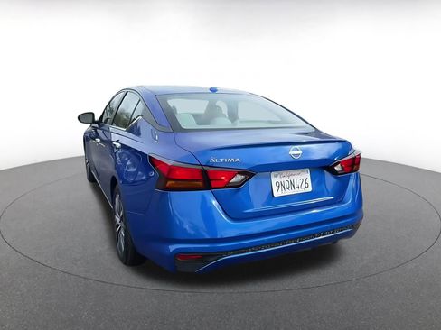 Used 2025 Nissan Altima 2.5 SV image 11