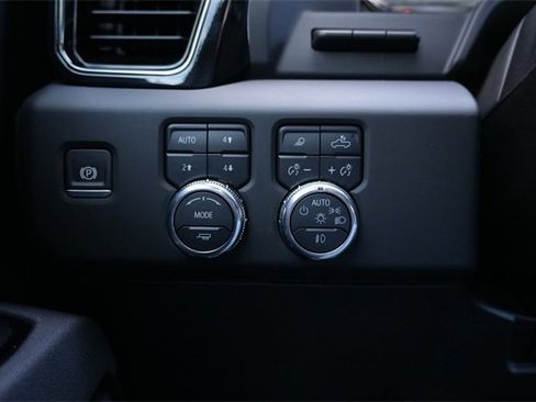 Used 2025 GMC Sierra 2500 AT4 w/ AT4 Premium Plus Package image 21