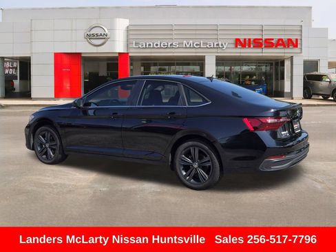 Used 2023 Volkswagen Jetta SE FWD image 6