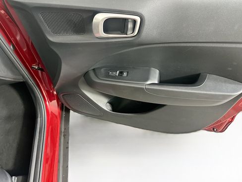 Used 2025 Hyundai Venue SEL FWD image 30