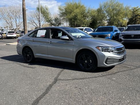Used 2024 Volkswagen Jetta SE w/ Panoramic Sunroof Package image 7