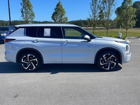 Used 2025 Mitsubishi Outlander 4WD Plug-In Hybrid image 8
