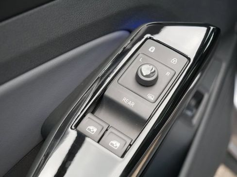 Certified 2023 Volkswagen ID.4 Pro S AWD/4WD image 15