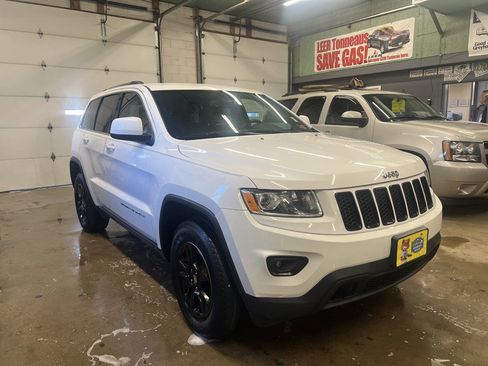 Used 2016 Jeep Grand Cherokee Laredo w/ Quick Order Package 23E image 2