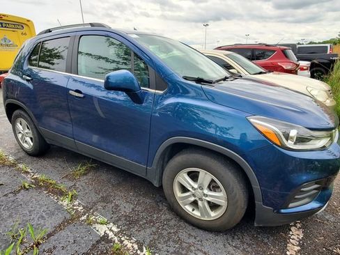 Used 2020 Chevrolet Trax LT w/ LT Convenience Package FWD image 1