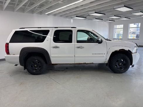 Used 2008 Chevrolet Suburban LT w/ LT Preferred Equipment Group AWD/4WD image 12