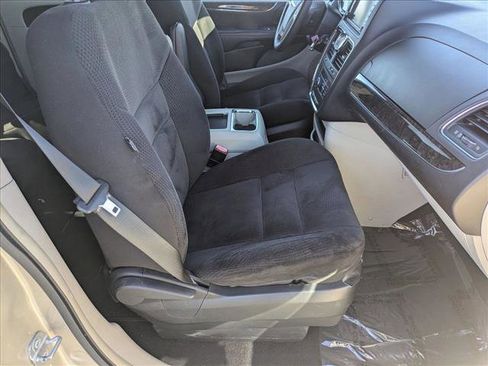 Used 2014 Chrysler Town & Country Touring image 22