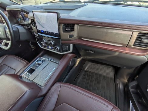 Used 2023 Ford Expedition Max Limited image 31