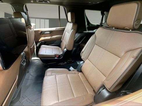 Used 2025 Chevrolet Tahoe High Country AWD/4WD image 21
