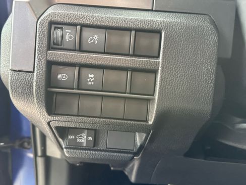 Used 2025 Toyota Tacoma TRD Sport AWD/4WD image 17