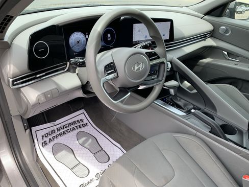 Used 2024 Hyundai Elantra SEL FWD image 15