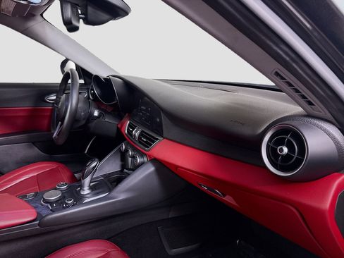 Used 2019 Alfa Romeo Giulia w/ Quick Order Package 22K Sport image 30