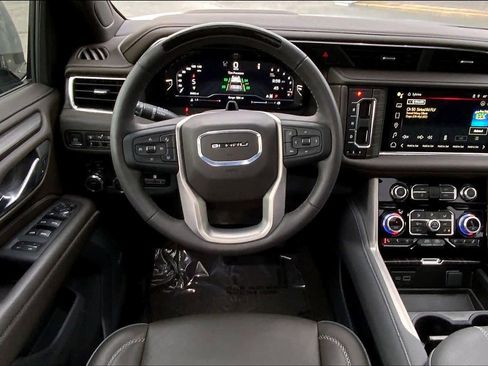 Used 2024 GMC Yukon Denali w/ Advanced Technology Package image 5