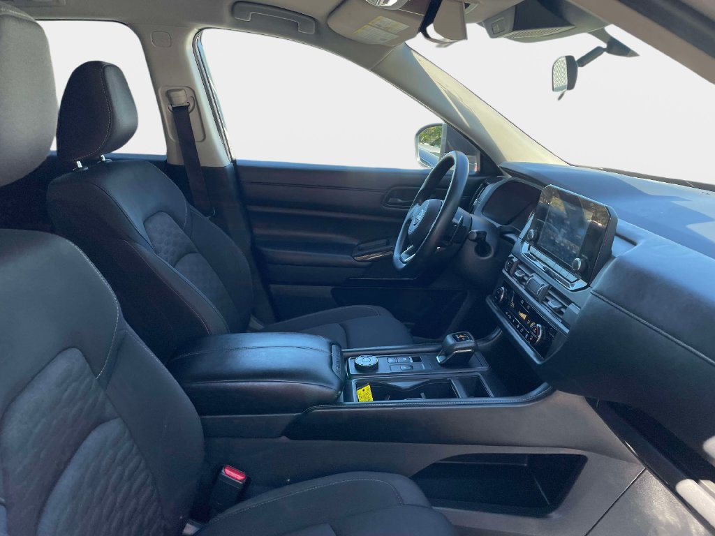 Used 2024 Nissan Pathfinder S AWD/4WD image 10