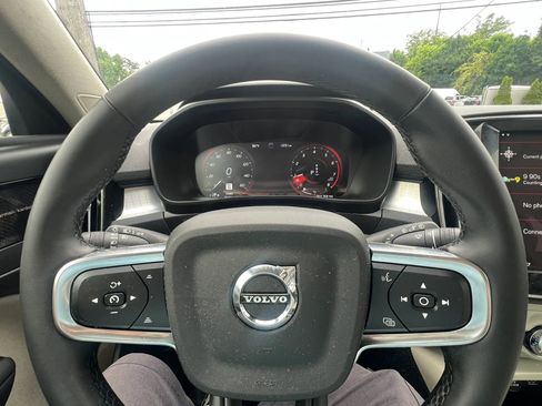 Used 2022 Volvo XC40 T5 Momentum w/ Premium Package AWD/4WD image 19