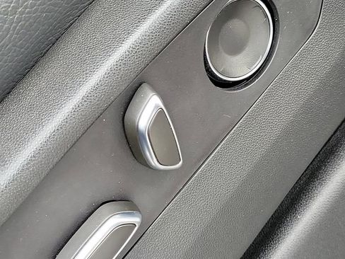 Used 2021 GMC Yukon Denali w/ Denali Premium Package image 9