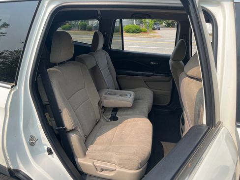 Used 2019 Honda Pilot LX image 17