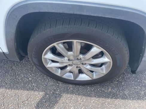 Used 2015 Jeep Cherokee Limited w/ Luxury Group FWD image 14