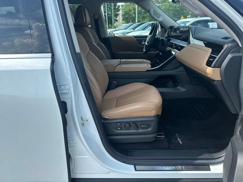 Used 2025 INFINITI QX80 Sensory AWD/4WD image 11