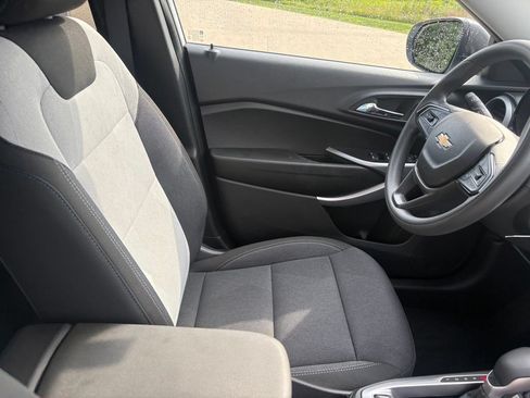 Used 2025 Chevrolet Trax LS FWD image 28