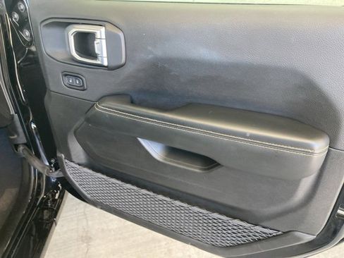 Used 2024 Jeep Wrangler Unlimited Sahara image 29