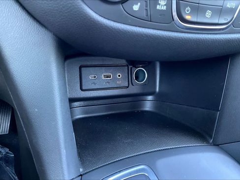 Certified 2021 Chevrolet Equinox LT image 32