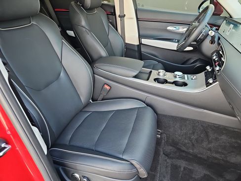 Certified 2026 Genesis GV70 2.5T Advanced AWD/4WD image 18