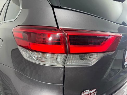 Used 2019 Toyota Highlander AWD V6 image 26