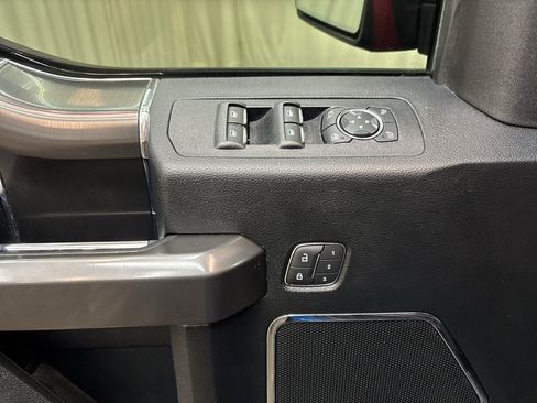 Used 2019 Ford F150 Lariat w/ Equipment Group 502A Luxury AWD/4WD image 19