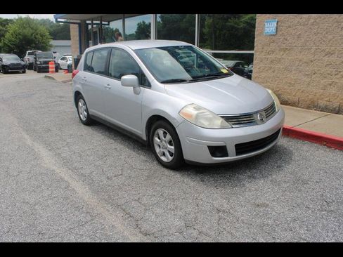 Used 2009 Nissan Versa Hatchback FWD image 1