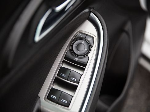 Used 2018 Chevrolet Malibu LT image 11