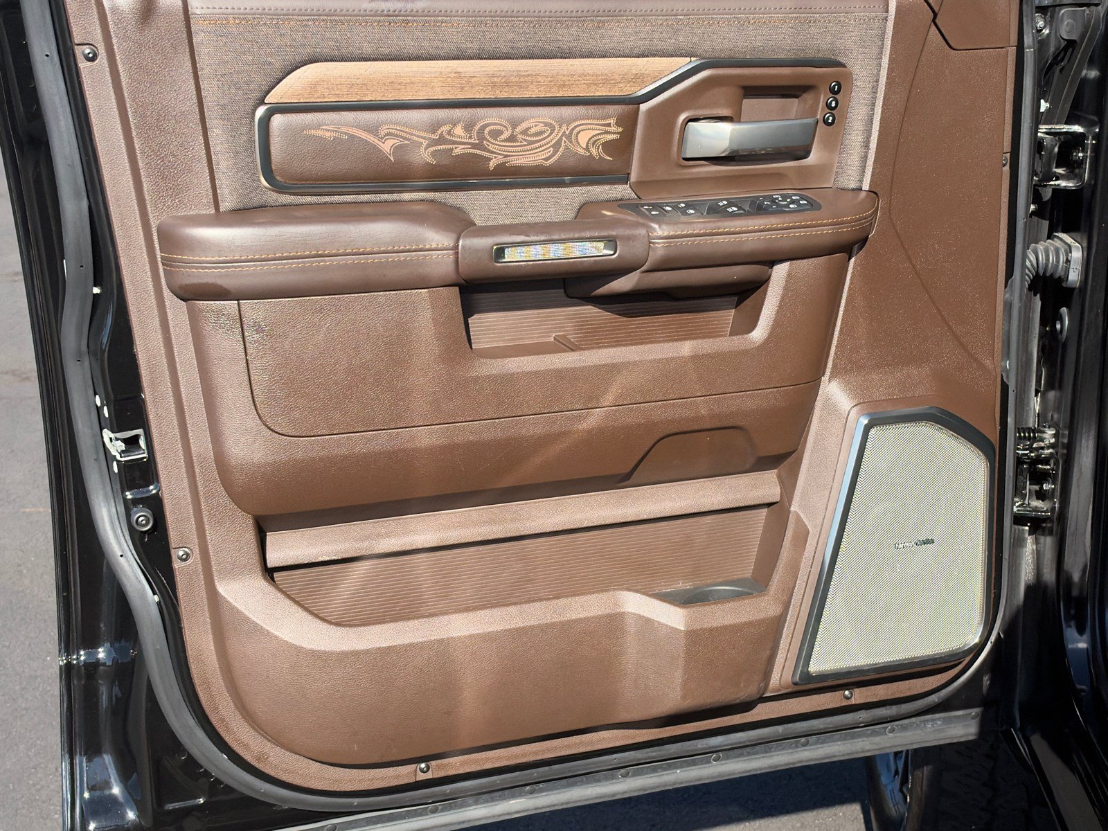 Used 2025 RAM 2500 Limited AWD/4WD image 10