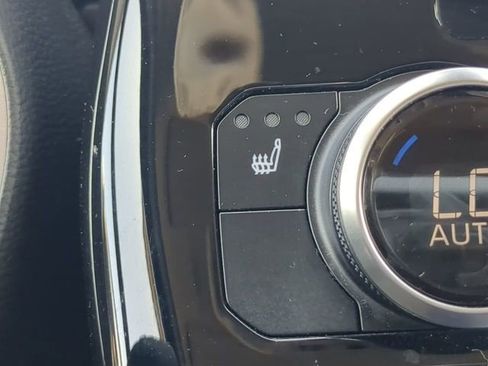 Used 2023 Toyota Highlander XLE FWD image 23