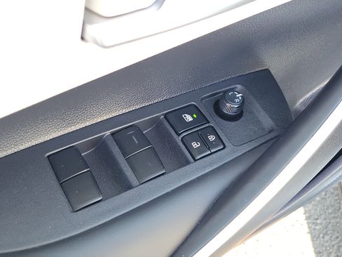 Certified 2025 Toyota Corolla SE image 22